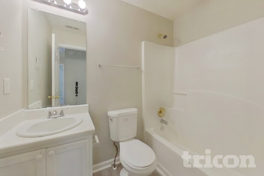 Building Photo - 936 Edgewood Ln