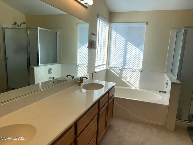 Building Photo - 1809 Lakeland Hills Dr