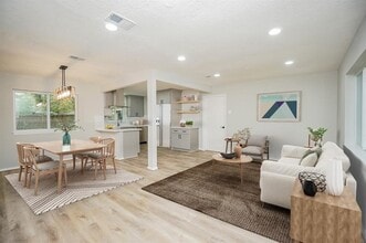 Building Photo - 1941 Heights Dr