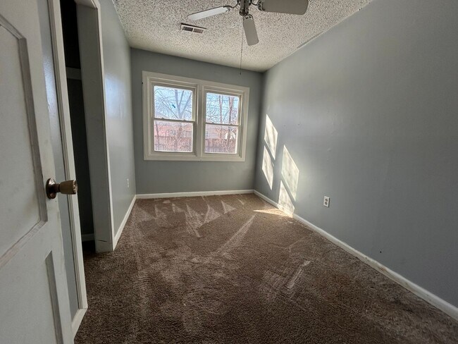 Building Photo - Cute 3 Bed 1 Bath Home -SECTION 8 APPROVED!