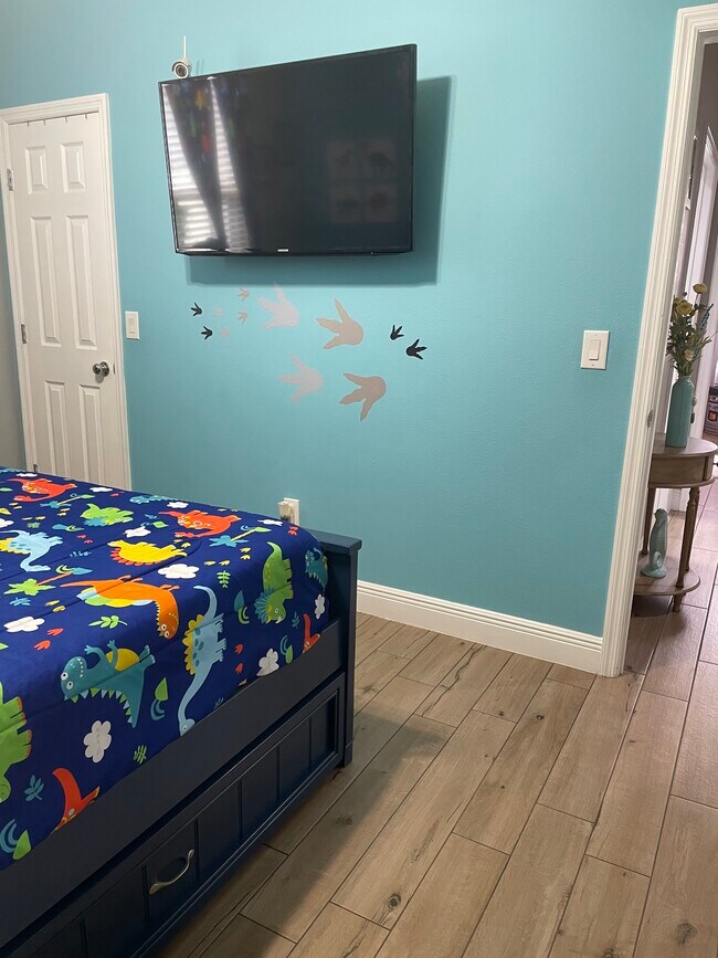 Building Photo - 8835 Hinsdale Heights Dr