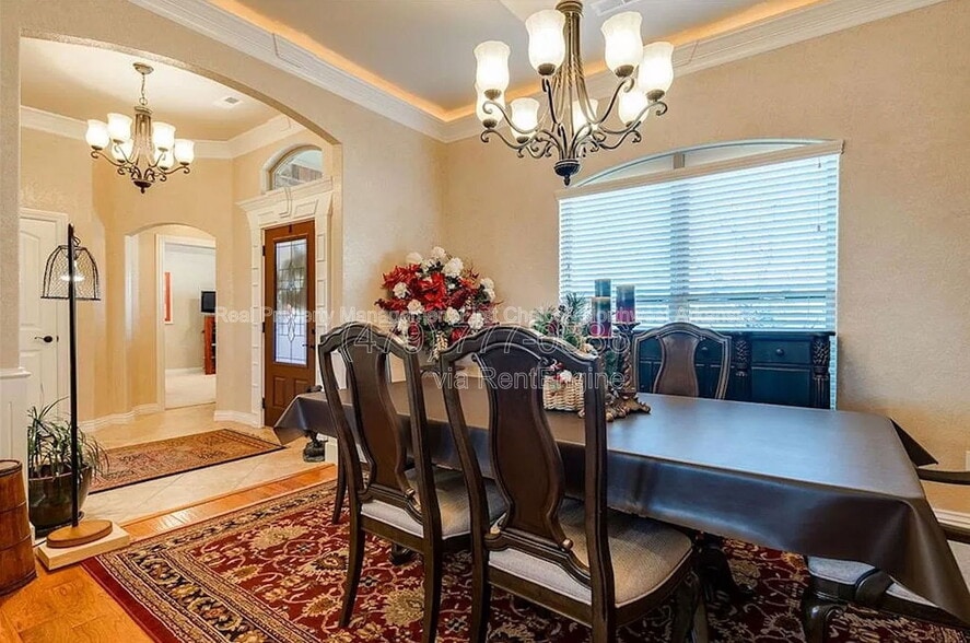 Building Photo - 2705 SW Glenn Ridge Rd