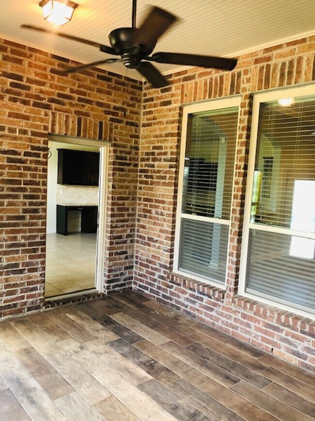 Building Photo - $250 OFF MOVE IN SPECIAL-TURTLE CREEK-GATED-BENTON-BEAUTIFUL HOME-NEAR CYPRESS BLACK BAYOU