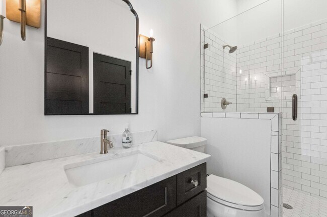 Building Photo - 98 Middle St