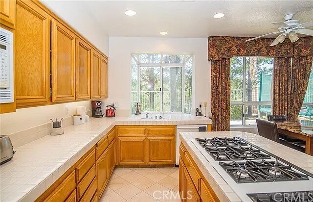 Building Photo - 823 S Parkglen Pl