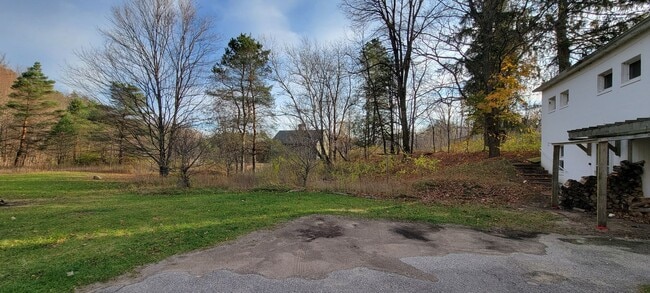Building Photo - Charming home close to downtown Traverse City
