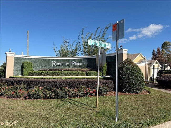 Building Photo - 723 Lady Diana Dr