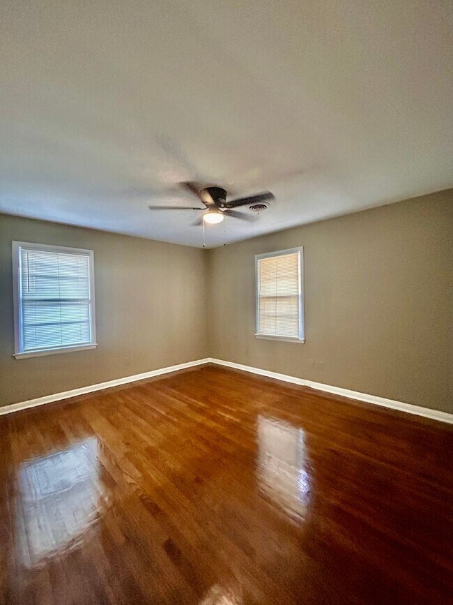 Building Photo - Newly Renovated 3 bedroom 1 bath Home - Open To Section 8