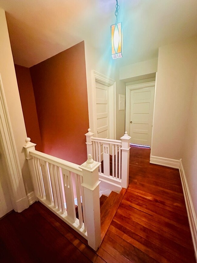 Building Photo - Charming 3bdrm/1.5bth Home Conveniently Located in Richmond's Carytown Area w/Private Balcony!!