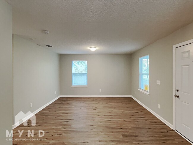 Building Photo - 3055 Dignan St