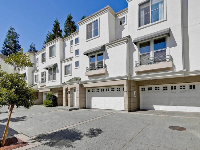 Building Photo - 440 Navaro Pl