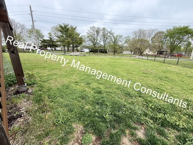Building Photo - Extraordinary 4 bedroom home in Lee's Summit