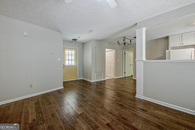 Building Photo - 413 Deergrass Trail