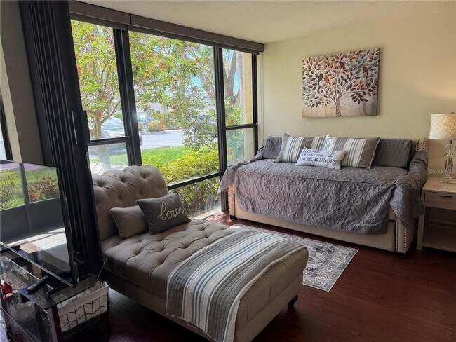 Building Photo - 618 Bird Bay Dr S