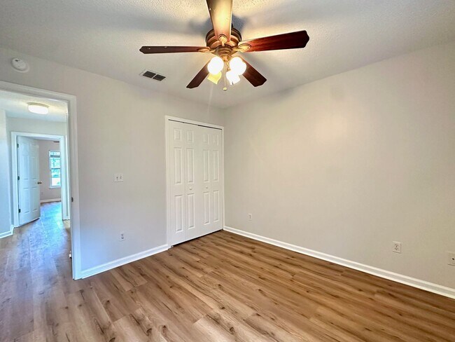 Building Photo - 5 minutes to the beach!  Remodeled Home!