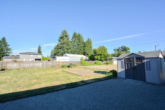 Building Photo - 2911 NE 124th Ave