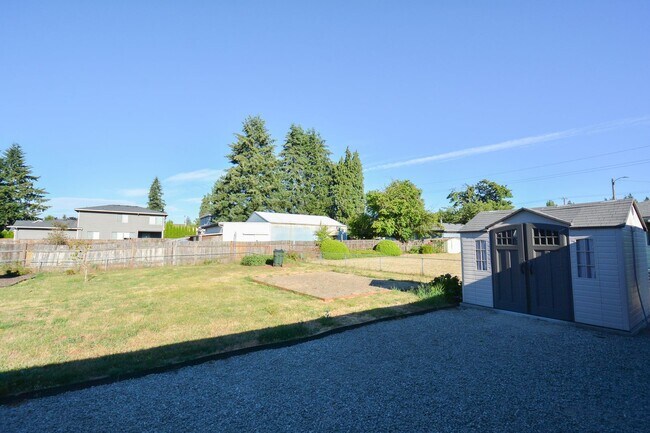 Building Photo - Spacious Multi-Generational Rental Opportunity – 3 Bed, 2 Bath Home + Detached ADU