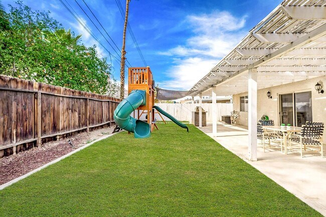 Building Photo - 51905 Avenida Velasco