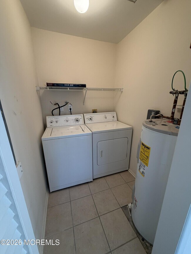 Building Photo - 84 Amberly Dr