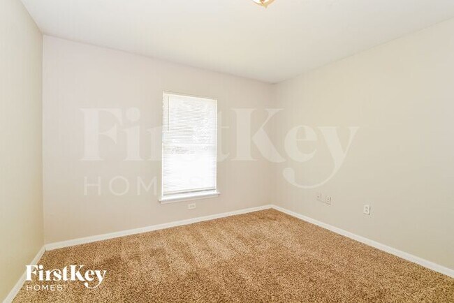 Building Photo - 2657 Bentley Dr
