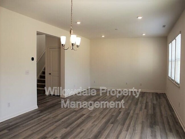 Building Photo - 125 Willow Grove Ln