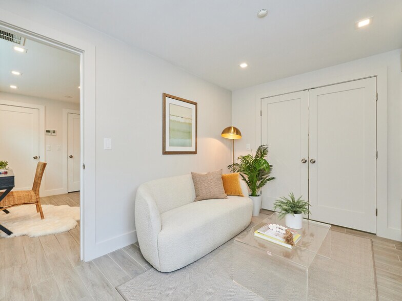 Building Photo - 55 Union St