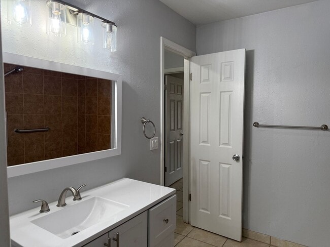 Building Photo - Duplex