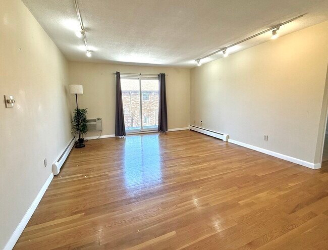 Building Photo - 32 Westgate Rd