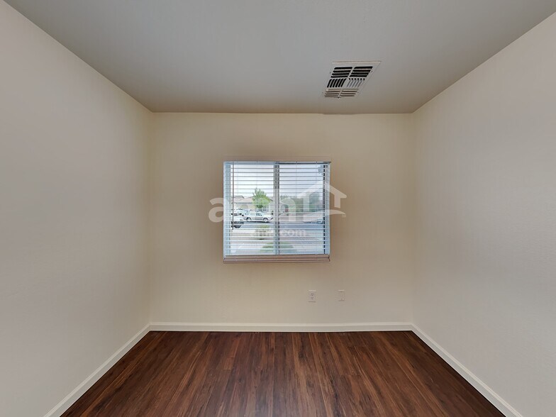 Building Photo - 309 W Vuelta Friso