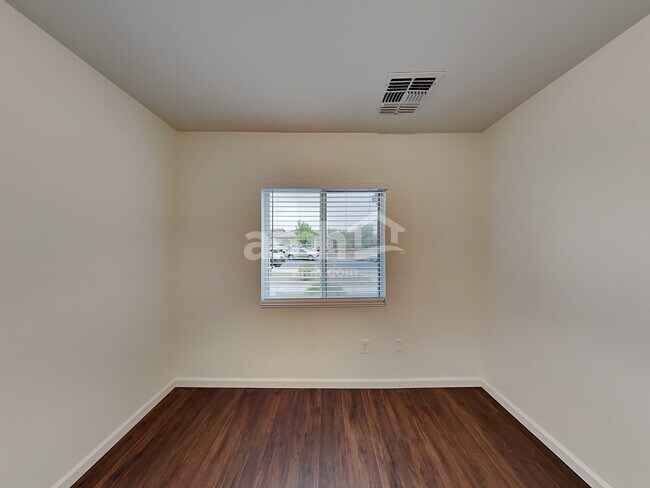 Building Photo - 309 W Vuelta Friso