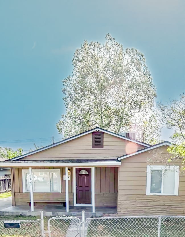 Building Photo - 3822 Haywood St