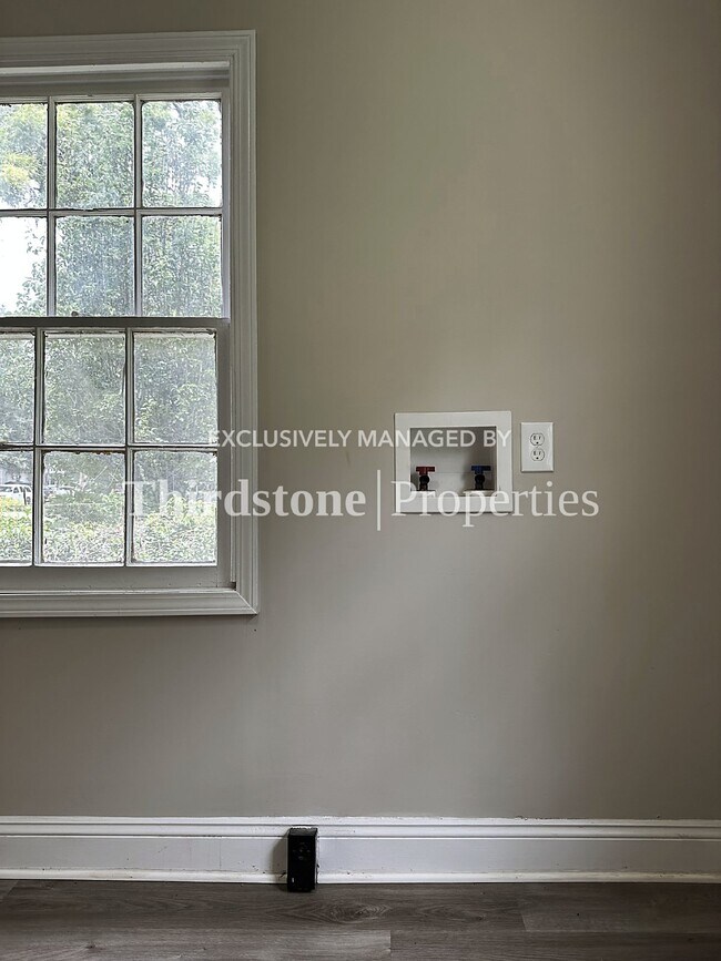 Building Photo - 927 SARANAC ST, JACKSONVILLE, FL 32254