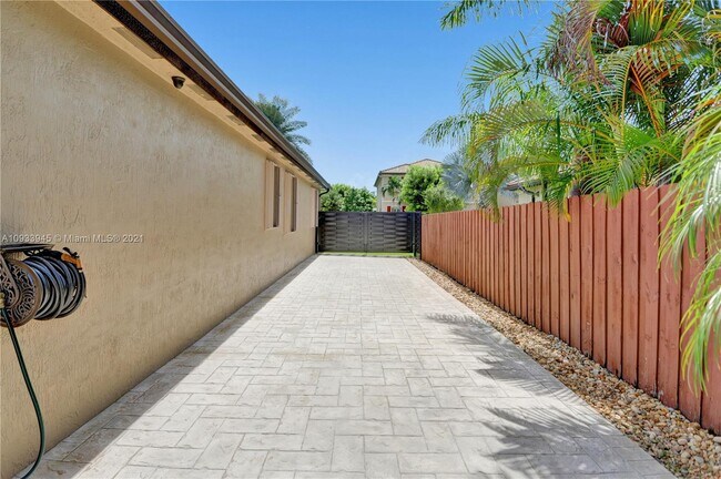 Building Photo - 15413 SW 116th Terrace