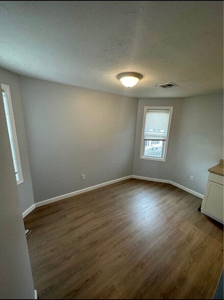 Building Photo - 28 Lexington St