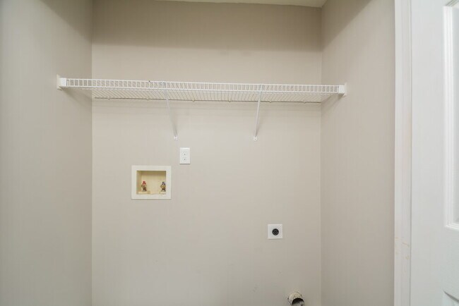 Building Photo - 508 Lakeview Ave