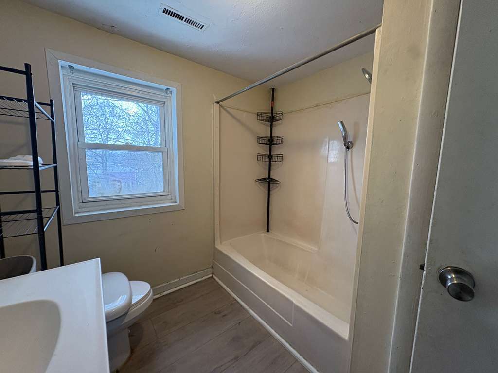 Building Photo - 320 Lenox St