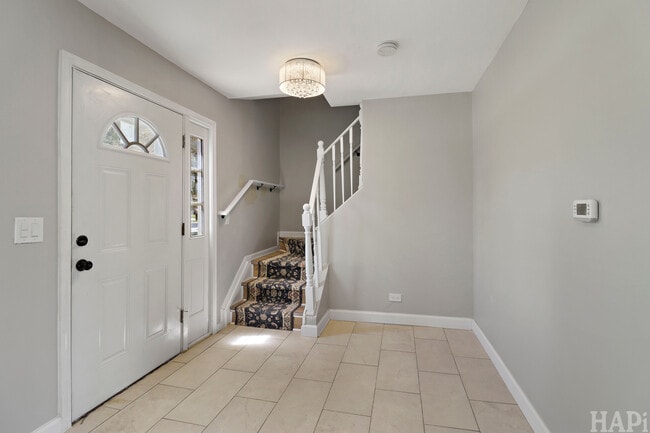 Building Photo - 2208 Kensington Dr