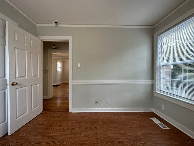 Building Photo - 4024 MacArthur Dr