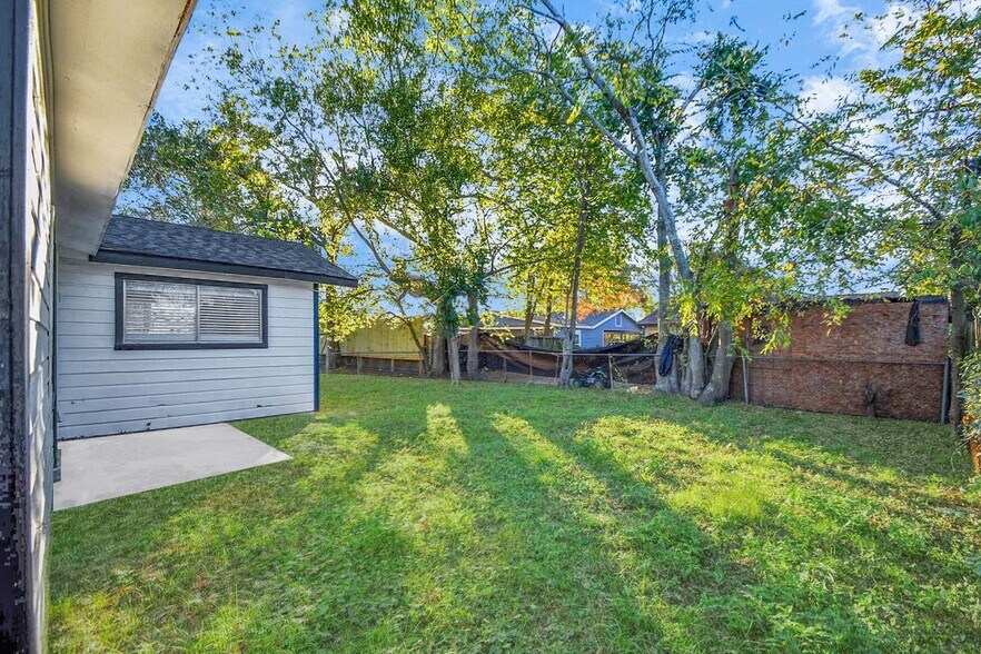 Building Photo - 428 De Haven St