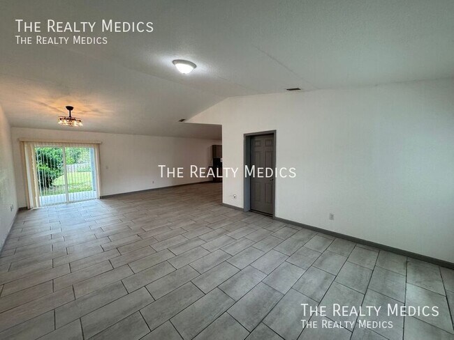 Building Photo - 1708 Providence Blvd