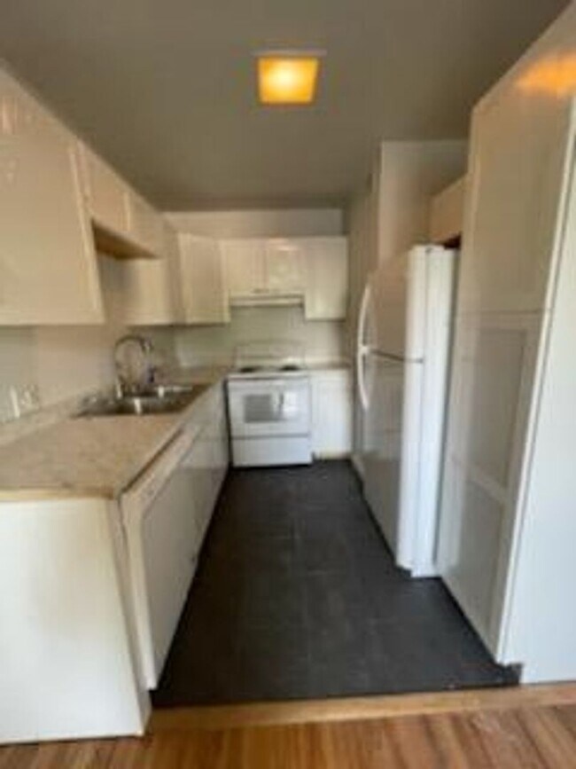 Building Photo - 246 White Bridge Pike