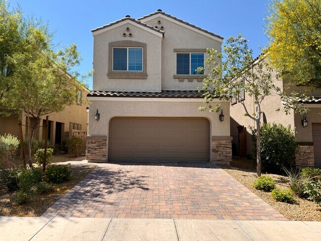 Building Photo - 3 BED 2.5 BATH 2 CAR GARAGE HOME w/ LOFT &...