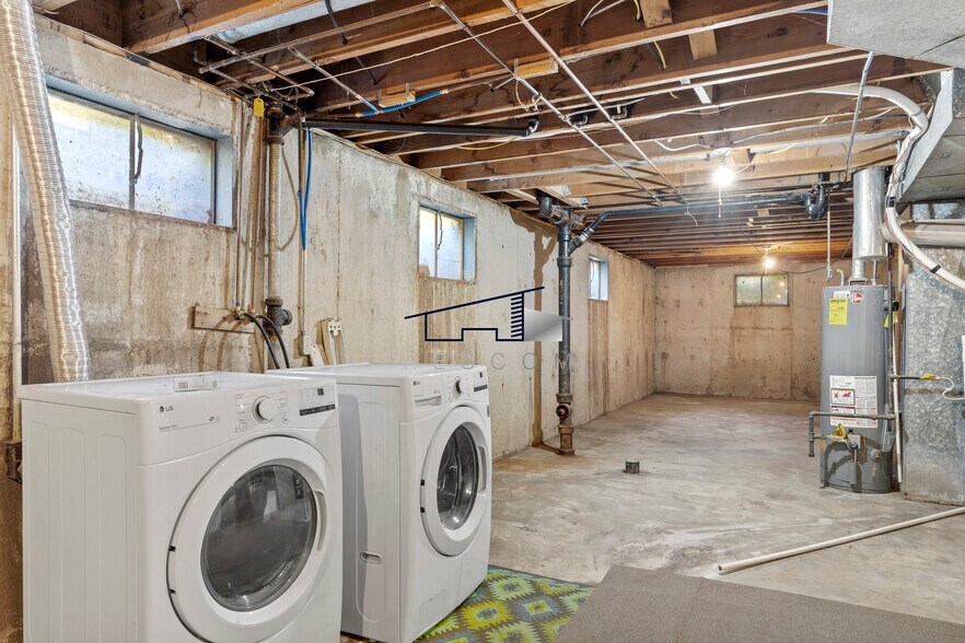 Building Photo - 1334 Henderson Dr