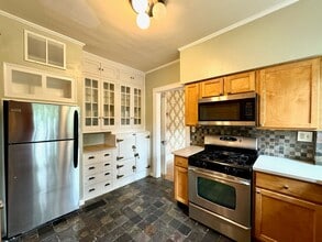 Building Photo - 505-507 W McMillan