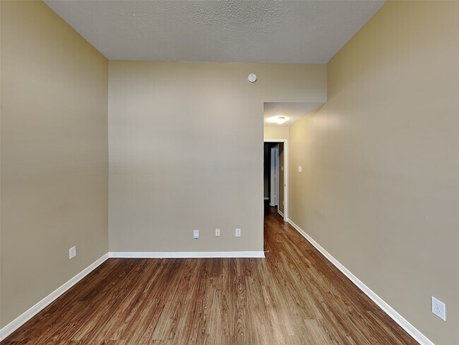 Building Photo - 1907 W Welsford Dr