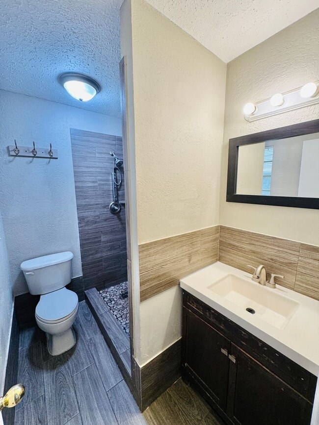 Building Photo - Cozy Meets Spacious: 4BR/2BA with Bonus Den & Patio