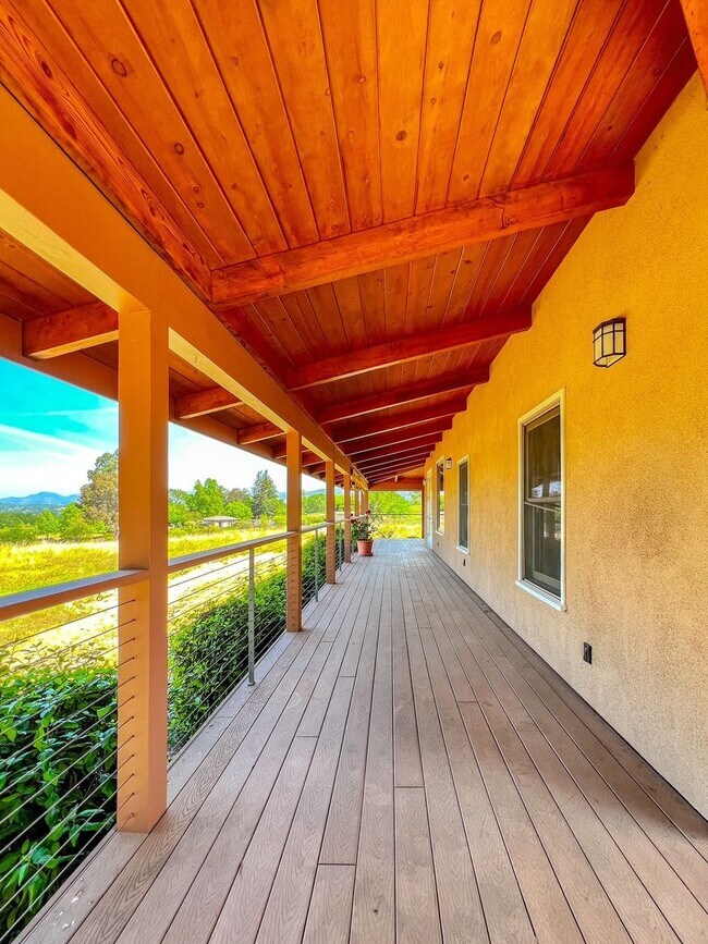 Building Photo - Charming Two Bedroom Country House with Vi...