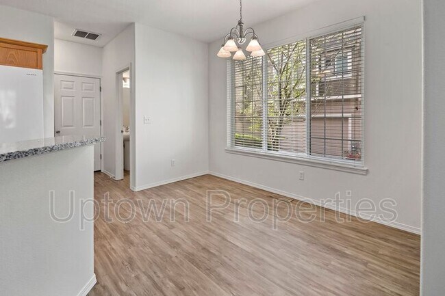 Building Photo - 1611 SW San Mateo Terrace