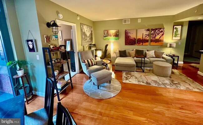 Building Photo - 1117 10th St NW