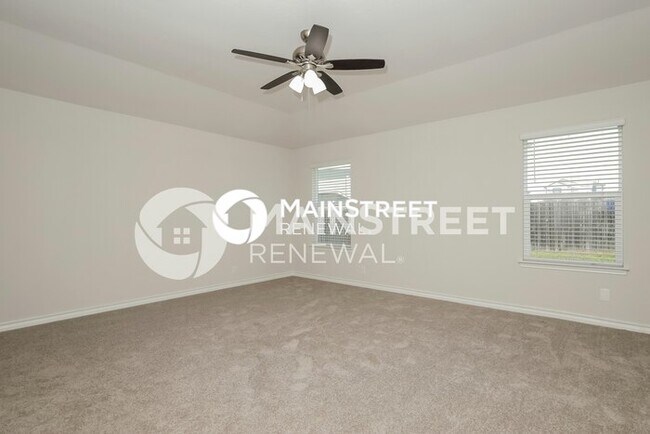 Building Photo - 4 Bedroom Pet-Friendly Home in SAINT HEDWIG, TX with Main Street Renewal